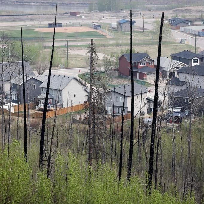 Residents forced out of Fort McMurray neighbourhoods due to fire cleared to return